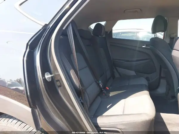 KM8J33A26HU474211 2017 HYUNDAI TUCSON - Image 8