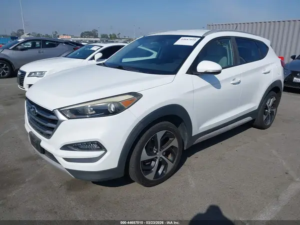 KM8J33A26HU488402 2017 HYUNDAI TUCSON - Image 2