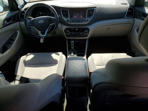 KM8J33A26HU504758 2017 HYUNDAI TUCSON - Image 8