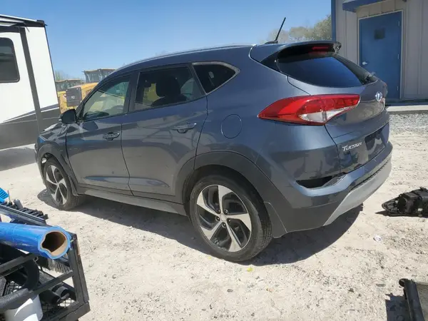 KM8J33A26HU521978 2017 HYUNDAI TUCSON - Image 2