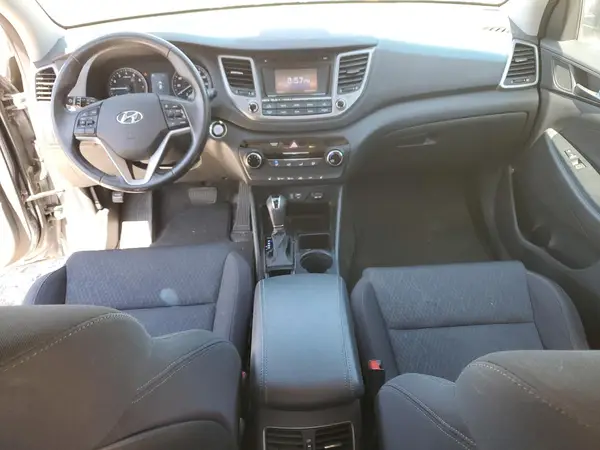 KM8J33A26HU521978 2017 HYUNDAI TUCSON - Image 8