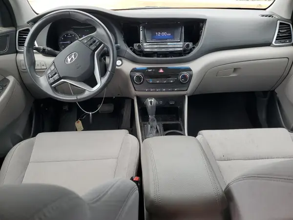 KM8J33A26HU527537 2017 HYUNDAI TUCSON - Image 8