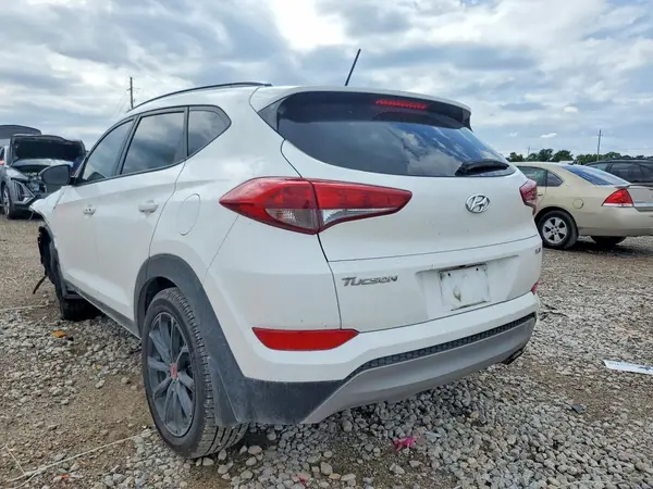 KM8J33A26HU551515 2017 HYUNDAI TUCSON - Image 2