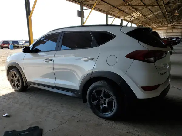 KM8J33A26HU553880 2017 HYUNDAI TUCSON - Image 2
