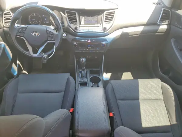 KM8J33A26HU560893 2017 HYUNDAI TUCSON - Image 8