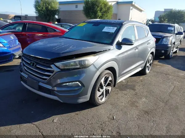 KM8J33A26HU562840 2017 HYUNDAI TUCSON - Image 2