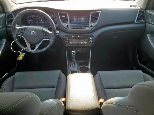 KM8J33A26HU563079 2017 HYUNDAI TUCSON - Image 8