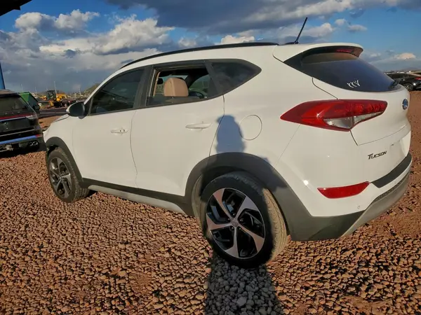 KM8J33A26HU578018 2017 HYUNDAI TUCSON - Image 2