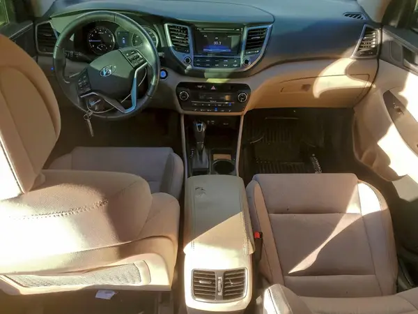 KM8J33A26HU578018 2017 HYUNDAI TUCSON - Image 8