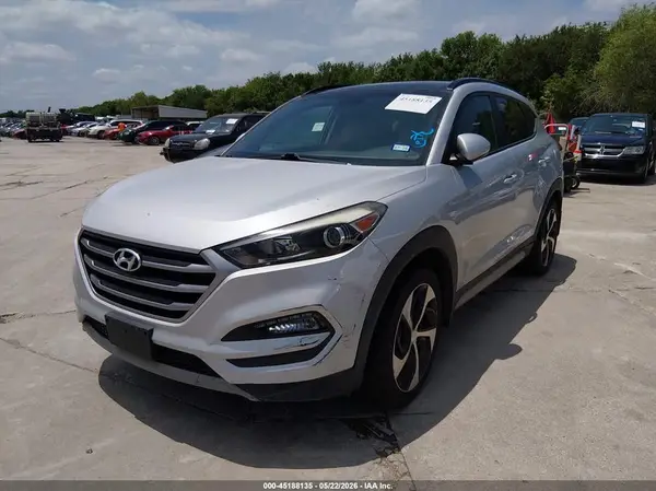 KM8J33A26HU579587 2017 HYUNDAI TUCSON - Image 2