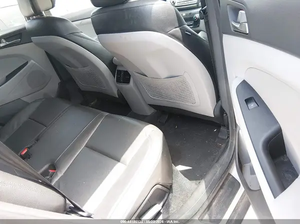 KM8J33A26HU579587 2017 HYUNDAI TUCSON - Image 8