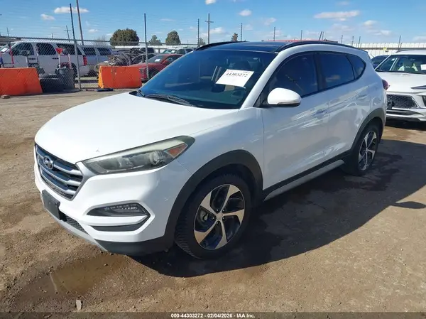 KM8J33A26HU579878 2017 HYUNDAI TUCSON - Image 2