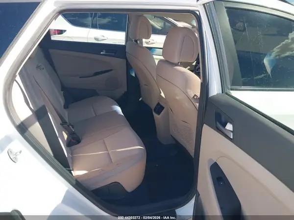 KM8J33A26HU579878 2017 HYUNDAI TUCSON - Image 8