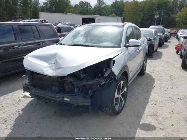 KM8J33A26HU583638 2017 HYUNDAI TUCSON - Image 2
