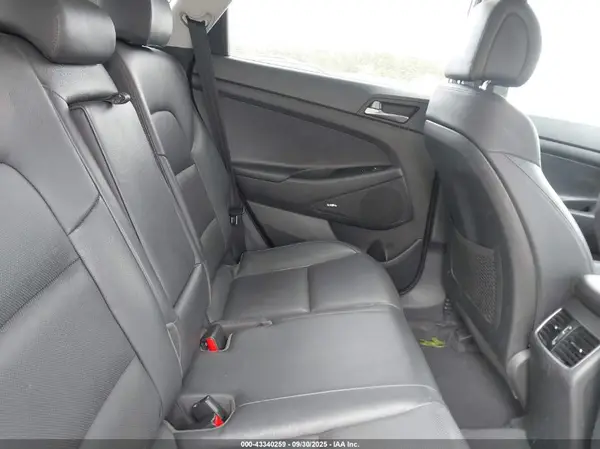 KM8J33A26HU583638 2017 HYUNDAI TUCSON - Image 8