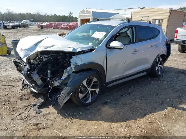 KM8J33A26HU585972 2017 HYUNDAI TUCSON - Image 2