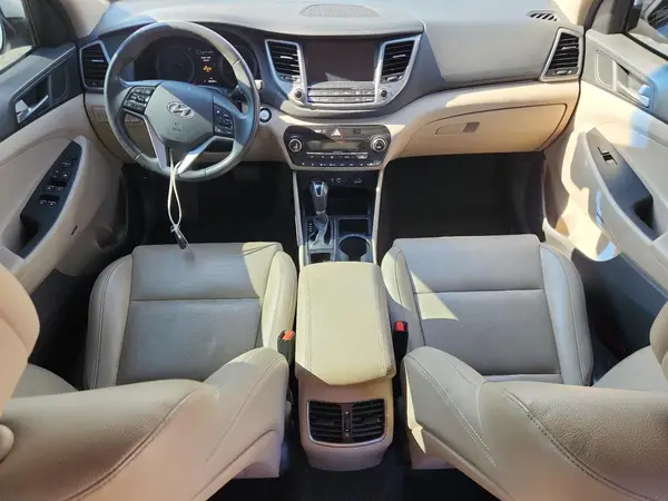 KM8J33A26HU588967 2017 HYUNDAI TUCSON - Image 8