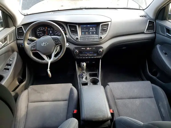 KM8J33A26JU631726 2018 HYUNDAI TUCSON - Image 8
