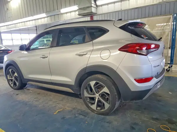 KM8J33A26JU651071 2018 HYUNDAI TUCSON - Image 2