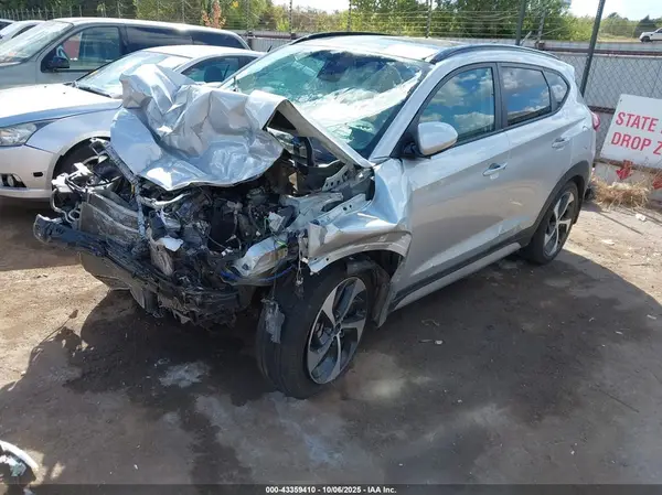 KM8J33A26JU736119 2018 HYUNDAI TUCSON - Image 2