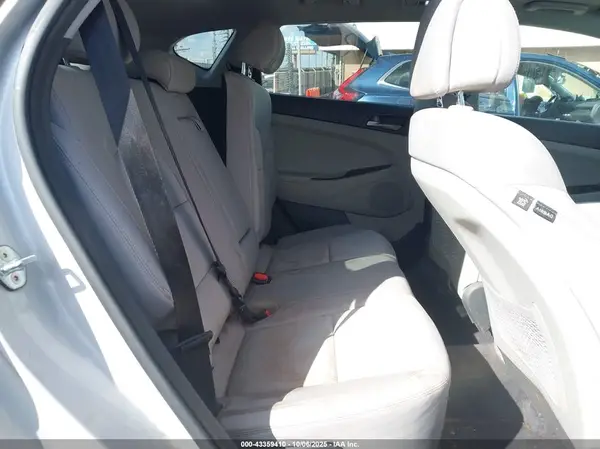 KM8J33A26JU736119 2018 HYUNDAI TUCSON - Image 8