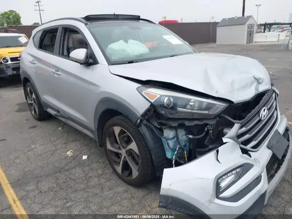 KM8J33A26JU743491 2018 HYUNDAI TUCSON - Image 1
