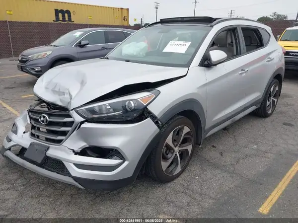 KM8J33A26JU743491 2018 HYUNDAI TUCSON - Image 2