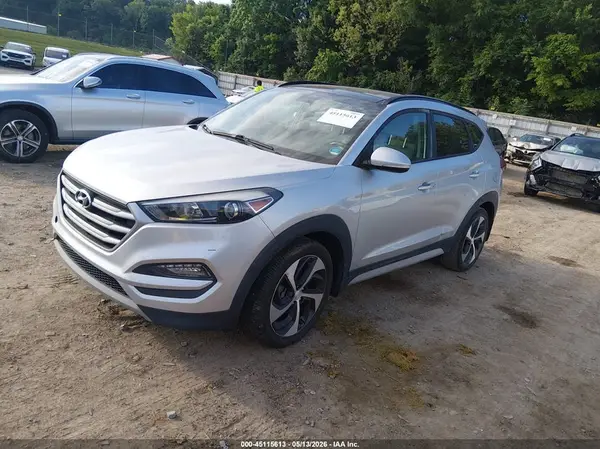 KM8J33A26JU746925 2018 HYUNDAI TUCSON - Image 2