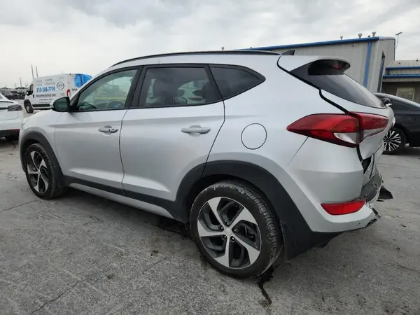 KM8J33A26JU748190 2018 HYUNDAI TUCSON - Image 2