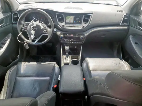 KM8J33A26JU752983 2018 HYUNDAI TUCSON - Image 8