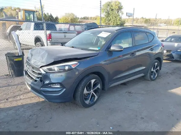 KM8J33A26JU768102 2018 HYUNDAI TUCSON - Image 2