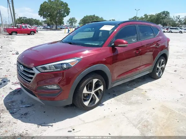 KM8J33A26JU803527 2018 HYUNDAI TUCSON - Image 2