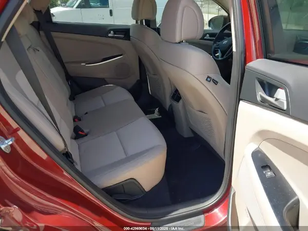 KM8J33A26JU803527 2018 HYUNDAI TUCSON - Image 8