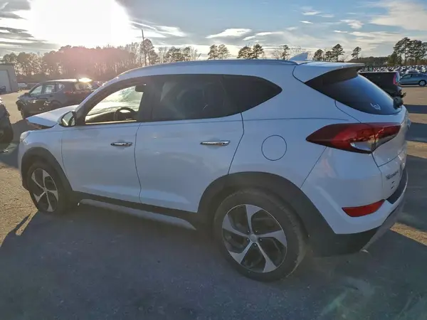 KM8J33A26JU808159 2018 HYUNDAI TUCSON - Image 2