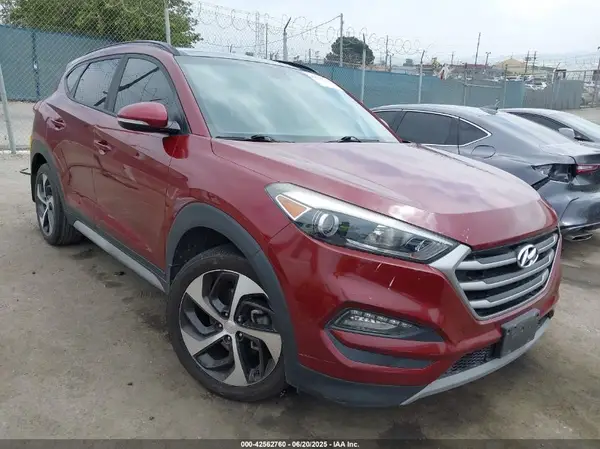 KM8J33A26JU824085 2018 HYUNDAI TUCSON - Image 1