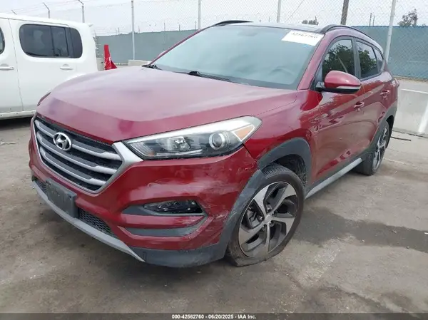 KM8J33A26JU824085 2018 HYUNDAI TUCSON - Image 2