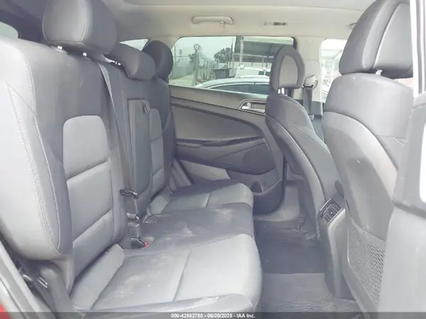 KM8J33A26JU824085 2018 HYUNDAI TUCSON - Image 8