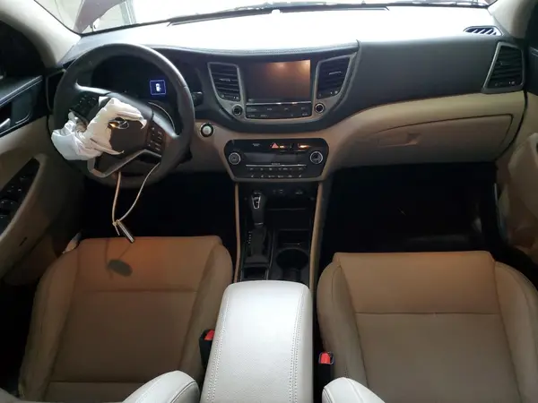 KM8J33A26JU829383 2018 HYUNDAI TUCSON - Image 8