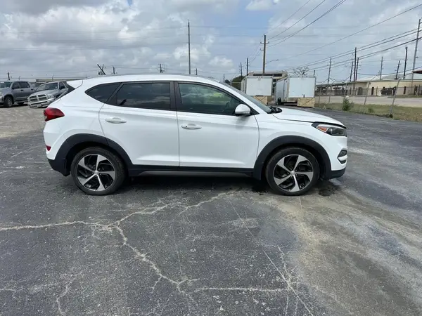 KM8J33A27GU076486 2016 HYUNDAI TUCSON - Image 2