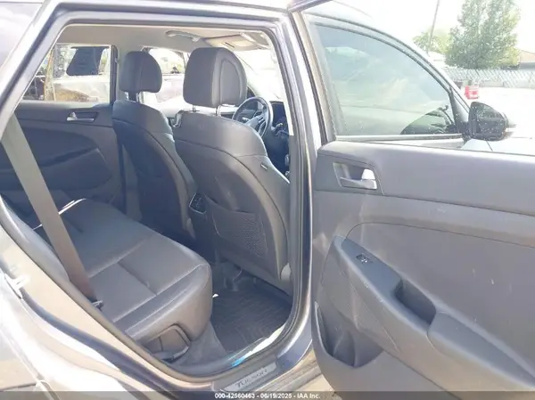 KM8J33A27GU111804 2016 HYUNDAI TUCSON - Image 8