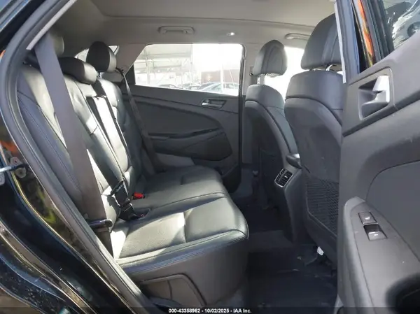 KM8J33A27GU157035 2016 HYUNDAI TUCSON - Image 8