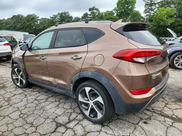 KM8J33A27GU188768 2016 HYUNDAI TUCSON - Image 2