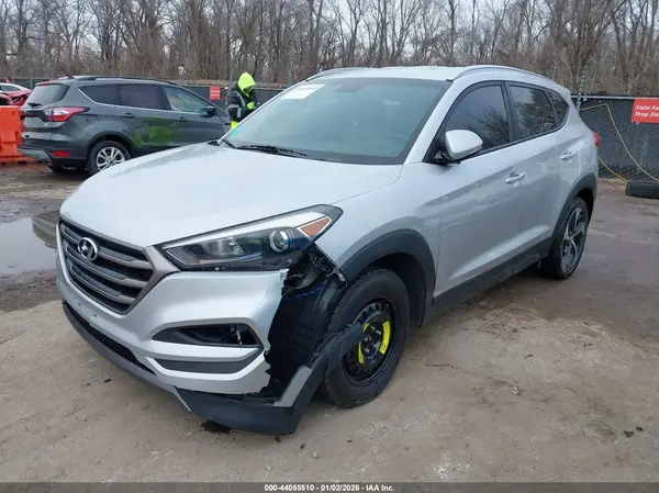 KM8J33A27GU228010 2016 HYUNDAI TUCSON - Image 2