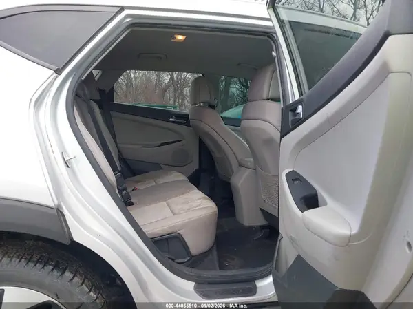 KM8J33A27GU228010 2016 HYUNDAI TUCSON - Image 8