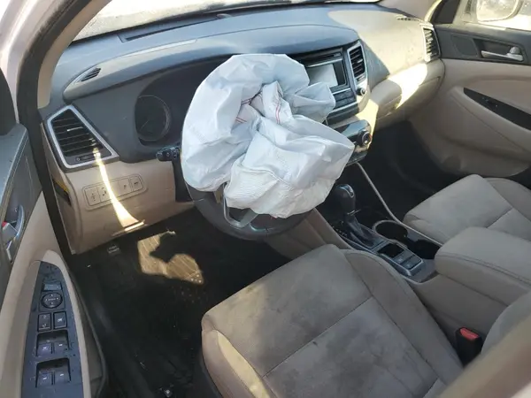 KM8J33A27HU294624 2017 HYUNDAI TUCSON - Image 8
