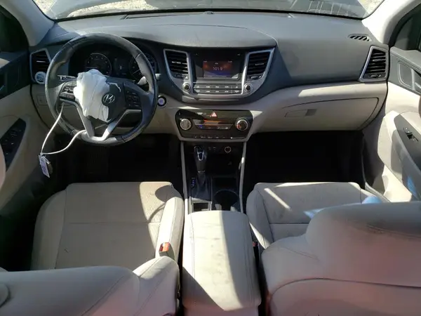 KM8J33A27HU298222 2017 HYUNDAI TUCSON - Image 8