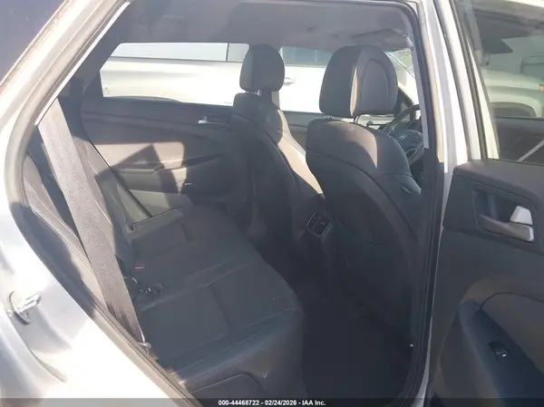 KM8J33A27HU301197 2017 HYUNDAI TUCSON - Image 8
