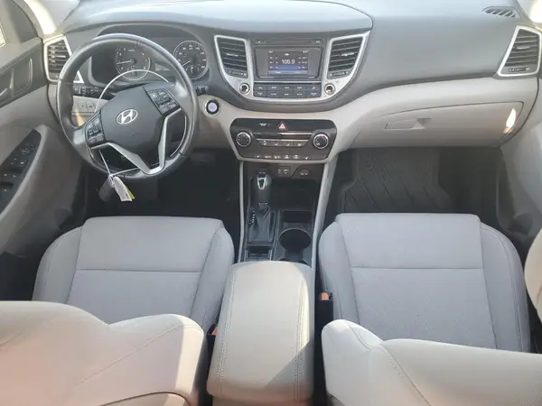 KM8J33A27HU303452 2017 HYUNDAI TUCSON - Image 8