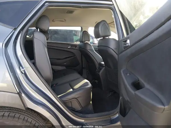 KM8J33A27HU325967 2017 HYUNDAI TUCSON - Image 8
