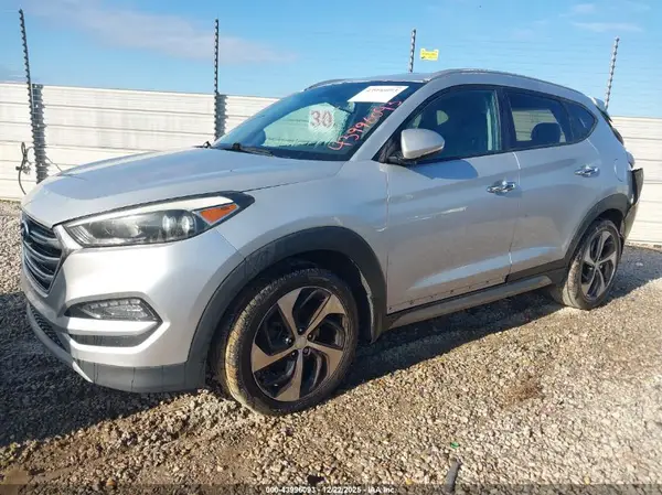 KM8J33A27HU339495 2017 HYUNDAI TUCSON - Image 2